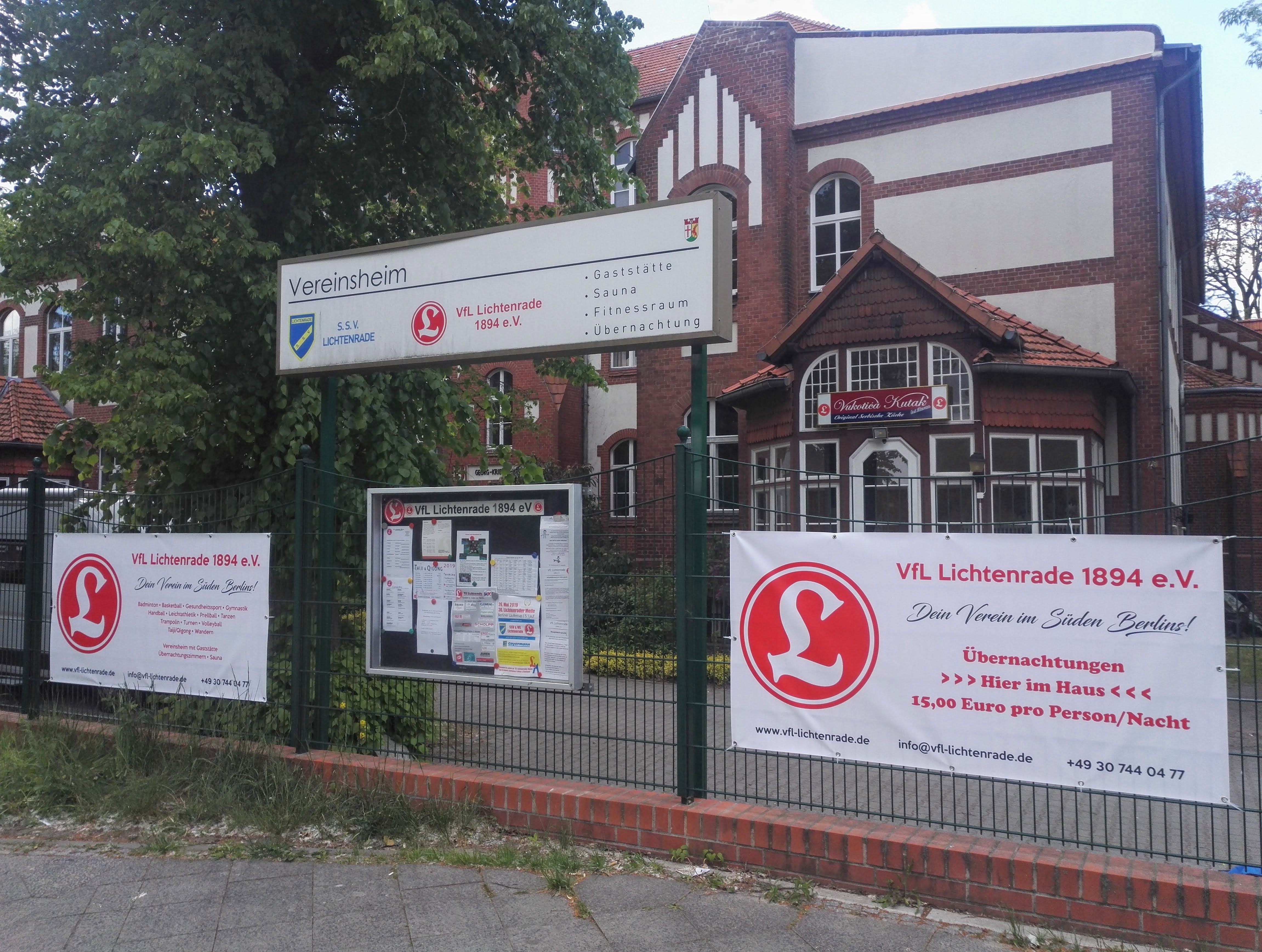 Werbeplanen am Vereinsheim